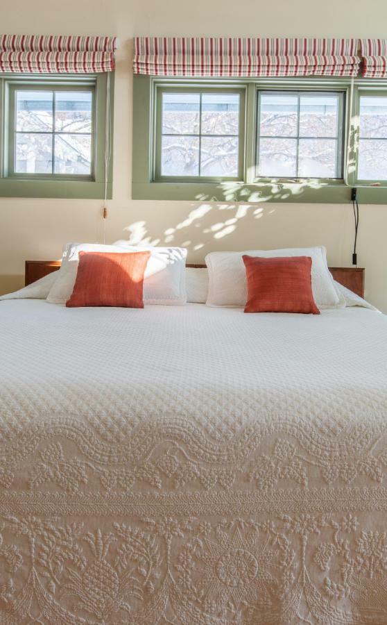 Whitford House And Twin View Barn Bed & Breakfast Addison Bagian luar foto